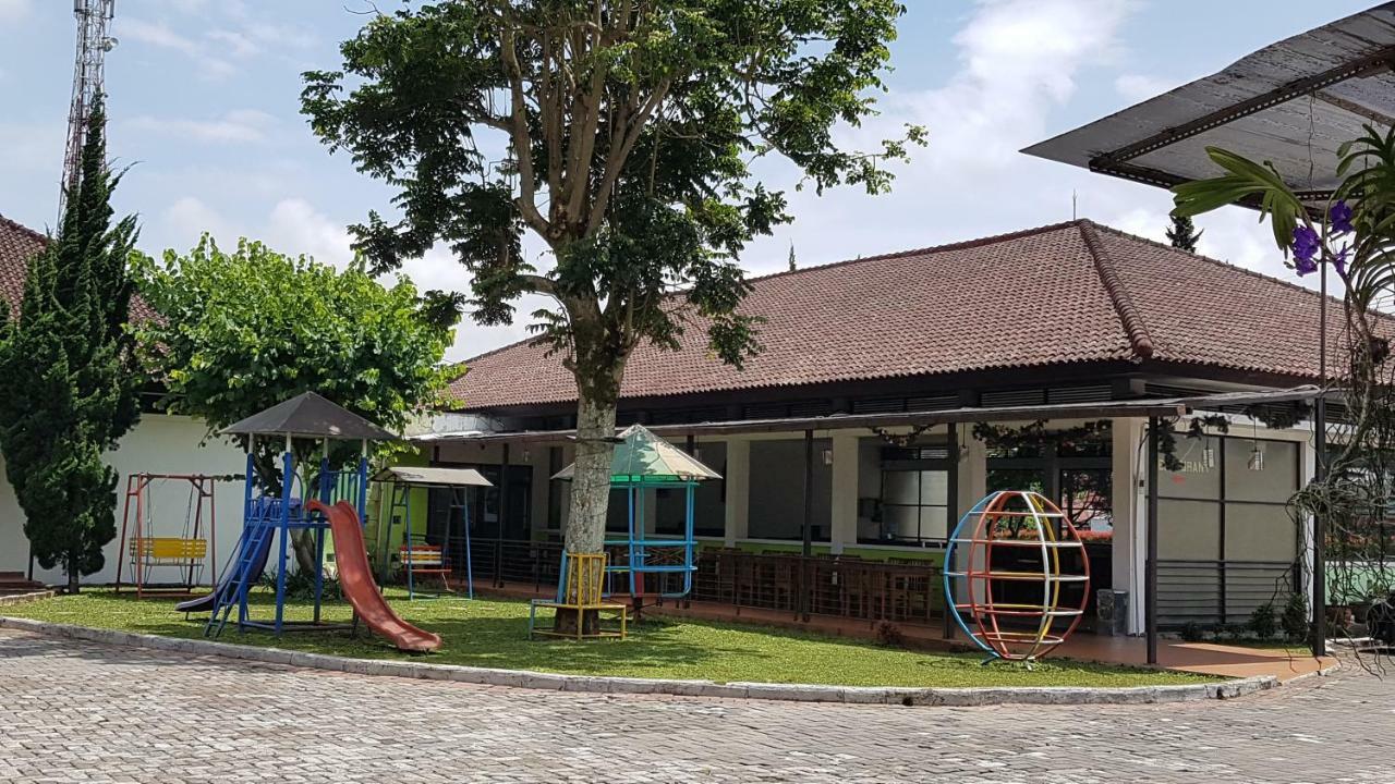 New Mountain Springs Hotel & Resort Lembang Εξωτερικό φωτογραφία